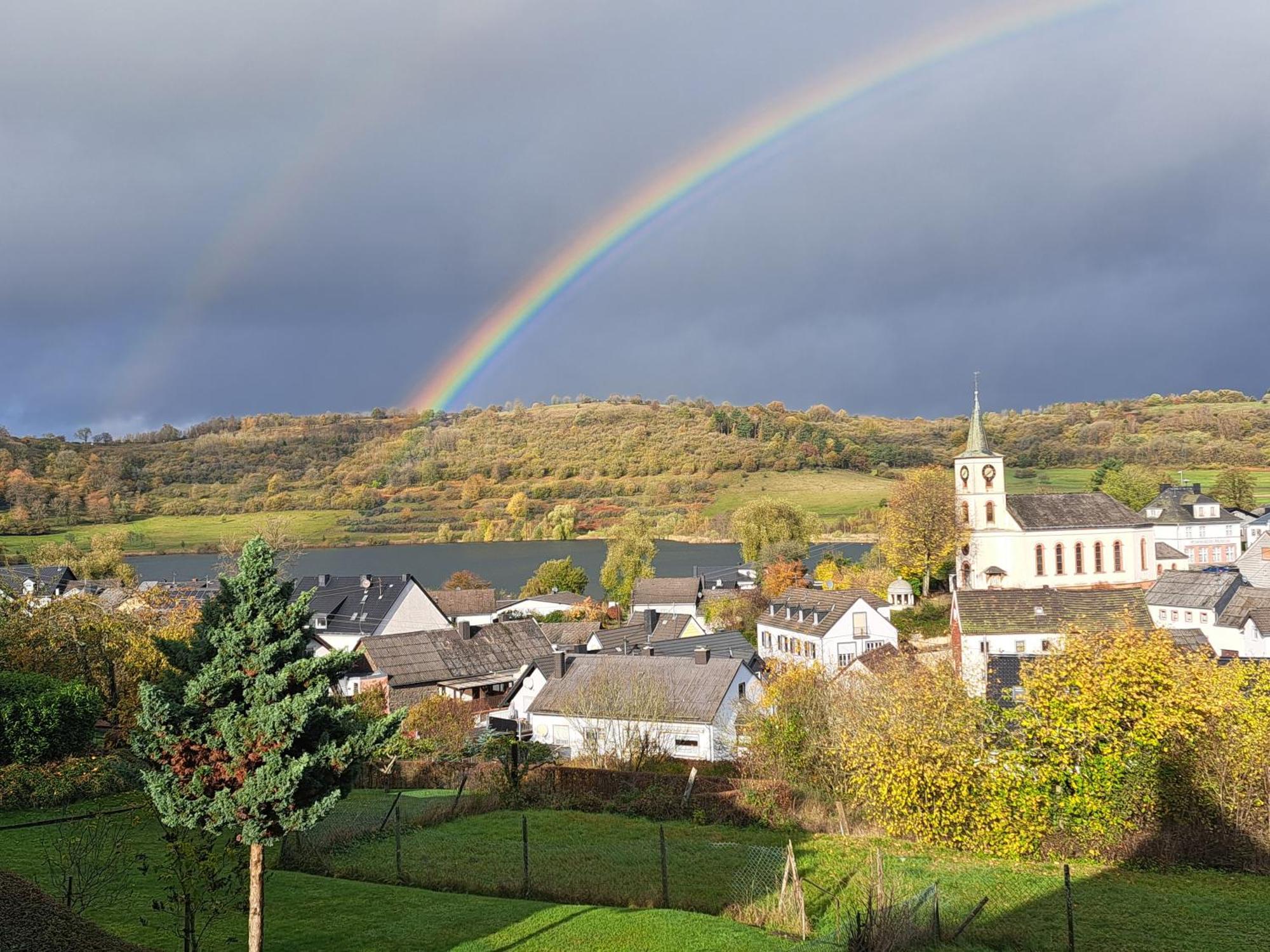 Haus Mit Idyllischem Seeblick Schalkenmehren Exteriör bild